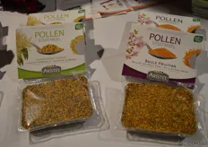 De bijenpollen zijn in vier varianten verkrijgbaar: pollen van kastanje en braam - pollen van zonneroos - pollen van wilg en fruitboom en pollen van kers.