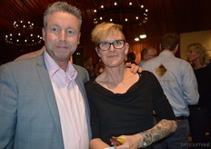 Rick Teunissen van Natuurwinkel Alphen aan den Rijn met Melina Zweerus, die biologische bagels bakt in Leiden.