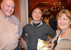 Harrie Schippers van Wessanen in gesprek met Thieu en Annie Verdonschot, sinds 29 juni 2015 de nieuwe eigenaren van De Ekolander Natuurvoedig in Lelystad.