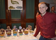 Marc van Niekerk van Marc't met zijn biologische olijven en tapenades.