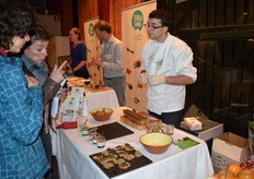 Ivo Noij van Extract B.V. met de biologische pesto's van Leqrs.