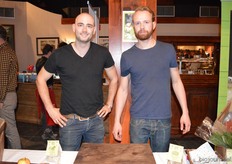 Nick Twaalfhoven en Tidde Folkers hebben de gerechten uit de kerstbox klaargemaakt.