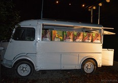 In deze truck stonden de goodiebags uitgestald.