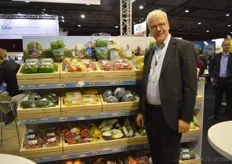 Henk Gerbers bij de AGF-producten van de Stichting Merkartikel Bio+.