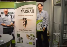 Ook Yarrah mocht niet ontbreken met een stand: Arthur Hartman en Daan van der Mooren. Bij Yarrah is binnenkort de Vega Active Dog verkrijgbaar, gemaakt met baobab, kokosolie en zeewier.