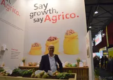 Marcel Holstag staat ook letterlijk achter de biologische aardappelen van Agrico. Naast de Carolus is bij Agrico ook de veelbelovende phytophthora- resistente Alouette verkrijgbaar.