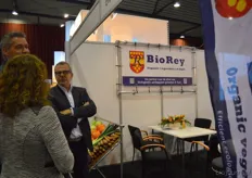 Lou van Reij (rechts) vertelt meer over de activiteiten van BioRey.