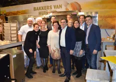 De jaarlijkse groepsfoto bij Zonnemaire/Bakkerij van der Westen. Met de trotse Willy en Ad van der Westen in het midden.