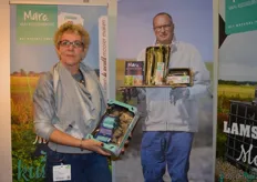 Ellen van Straten (en naast haar Marc van Rijsselberghe) vertelde de bezoekers alles over de zilte groenten van Marc.