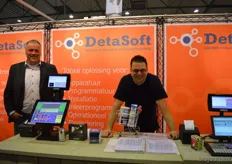 Jan Belten en Fred Kuiken staan voor de bio-klante van DetaSoft op de Bio-beurs.