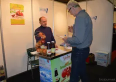 "Rik Vermeersch presenteerde biologisch vers granaatappelsap in een fles van 1 liter. "Ik ben op zoek naar groothandels, verdelers of partners voor Nederland."