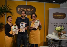 Farah el Hajjioui, Reint Risseeuw en Vicky Leemans met het nieuwe bio-aardappelmerk Pommily. Nedato introduceert dit merk samen met 11 aangesloten bio-telers.