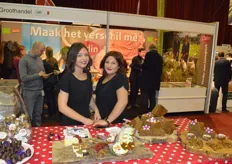 Maria en Aysel van AnaLus waren te vinden op het Foodplein waar bezoekers konden proeven van de producten.