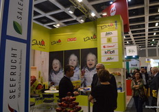 Dietmar Franzelin van Bio Meran met biologische appelen uit het Italiaanse Zuid-Tirol.