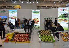 Drukte in de stand van het Italiaanse Alegra.