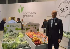 Jorgen Nielsen presenteert Nothern Greens. Het Deense bedrijf is eigendom van de biologische telers en richt zich qua afzet op 21 Europese landen. In Denemarken zelf groeit de vraag naar bioproducten met 40% wat volgens Jorgen vooral te danken is aan goede marketing en positionering.