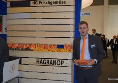 Arjan Freriks voor het assortiment biologische wortelen van Hagranop.
