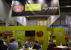 Juliet en Cardell doen voornamelijk in biologische appelen en richten zich meer en meer op sappen.