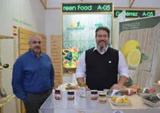 Miguel Gomez en Falko Alexander Schmidt in de stand van Greenfood. Het Spaanse bedrijf levert al tien jaar uitsluitend biologische AGF en richt zich sinds kort ook op de handel in zaden.