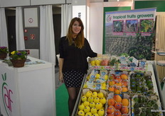 Op verzoek van Melisa Frenchelli zijn de flessen wijn buiten beeld gelaten en staat het biologische fruit centraal in de stand van Axarfruit.