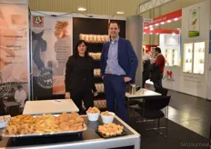 Arjan van den Bosse en Audrey Toumoulin lieten proeven van de (hartige) koekjes van Buiteman BV.