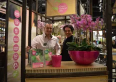 Marcel Moeskops en Vivien Zweekhorst van GreenBalanZ. GreenBalanZ introduceerde de 'Love Letter', een nieuwe biologische Phalaenopsis Orchidee.