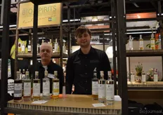 "BioSpirits: Frans Erdmann met zijn zoon Thomas. Frans: "We krijgen goede reacties op onze biologische sterke dranken."