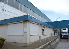 Bio-groothandel Udea organiseerde op 24 april 2016 een open dag. Na een uitgebreide rondleiding door het servicekantoor en koelmagazijn aan Doornhoek 4040 in Veghel gingen de bezoekers naar het DKW-magazijn aan de Pater van den Elsenlaan 4a in Veghel.