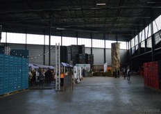 Daar troffen de bezoekers gezellige eettentjes aan, muziek en onder meer een klimmuur voor de kinderen. En tientallen leveranciers van Udea presenteerden hun producten in de kraampjes.