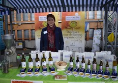 Diana Scheissing stond met de biologische oliën van Bio Planeté op de Open Dag.