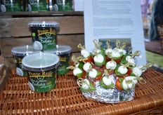 Zij presenteerden deze biologische mozzarellaballetjes.