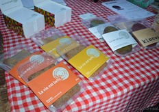 La vie est belle presenteerde de nieuwste vegetarische burger: de Kinowa (rechts).