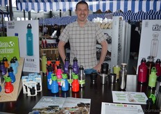 Patrick Hulleman van Elements had de kleurrijke flessen van Klean Kanteen meegenomen.