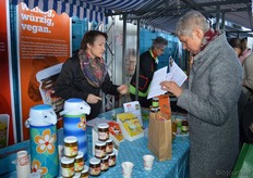 Vitam met diverse biologische vega-producten.