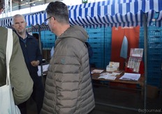 Molenmes was ook aanwezig om de winkeliers te informeren over de producten.