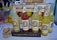 Er is onder meer een variant met rabarber en eentje met appel.