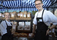 "Sophie de Brock en Bas van den Hout kregen heel veel positieve reacties op de biologische koekjes van De Guijt. Bas: "Ze zijn ook enthousiast over onze suikervrije koekjes."