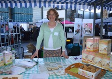 Renske Loefs van Joannusmolen. Ze had speciaal voor de bezoekers van de Open Dag een haverplaatkoek gebakken met één van de nieuwe Breakfastproducten (rechts) als basis. Deze ontbijtproducten zijn er in drie varianten: Havermout & rood fruit, het Spelt-havermout-ontbijt en Havermout met blauwe bessen.