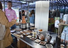 Roy van de Breevaart geeft uitleg over het Happy Chocolate-assortiment van Udea.