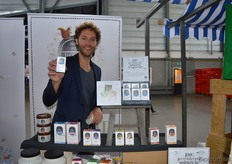 "Roy Jongens van Frenchtop Natural Care Products B.V. toont trots het gloednieuwe Royal Green-product: biologische magnesium. Roy: "We zijn de eerste ter wereld met biologische magnesium."