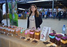 Laetitia Sanchez van Lovechock. In het midden (roze en geel) de laatste toevoeging aan het assortiment: Mylk.