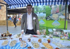 Barend Cox stond namens Mont Blanc Foods en Bastiaansen Bio Kaas op de Open Dag. De producten van beide bedrijven combineren uitstekend.