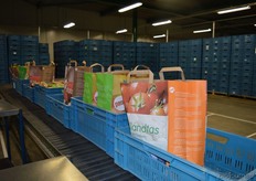 Er zijn zeven verschillende tassen en er zitten 4 tot 8 verschillende producten per tas.