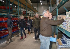 In dit gedeelte van het koelmagazijn liggen onder meer allerlei zuivelproducten opgeslagen.