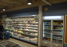 De zuivel is te vinden achter de gesloten deuren van de koelingen.