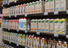 Het schap met de drinkyoghurt is ook goed gevuld. Keuze genoeg!