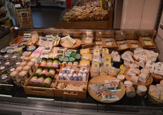 Verse olijven en bijzondere kazen; tijd voor een 'borrel'.