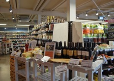 Wijn en kaas, een prachtige combinatie die hier extra in het zonnetje wordt gezet.