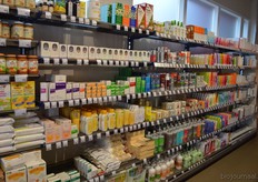 Ook ruimte voor babyvoeding en verzorgingsartikelen.