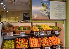 De groene wand boven het fruitschap dankt zijn kleur aan natuurlijk verf.